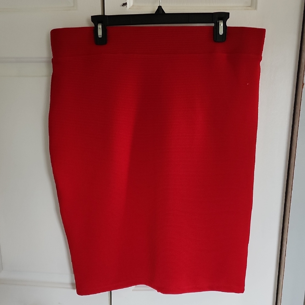 Red Knee-Length Pencil Skirt for Night Out